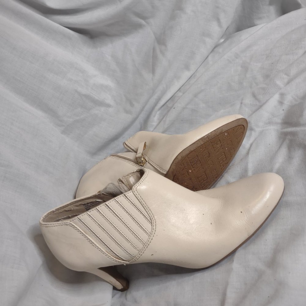 Off-White Leather Business Casual Heeled Ankle Boots - Size 8, 2.5"